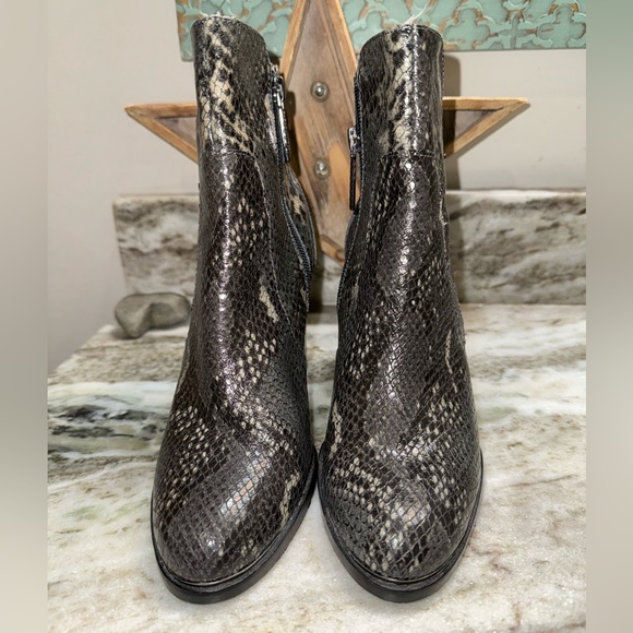 Donald J Pliner Snake Embossed Quin Bootie 7.5 - Picture 3 of 9